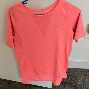 Short sleeve Nike workout shirt